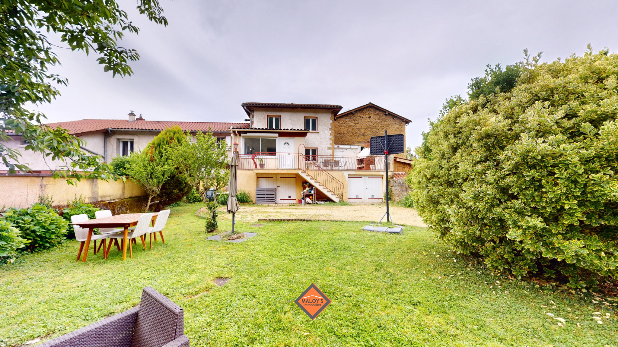 RARE! Centre Village, maison 105m2 habitable + 90m2 sol RdJ